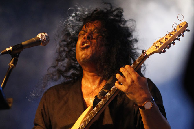 James of Bangladeshi band Nagar Baul performs during a concert in Dhaka in 2010. Nagar Baul will join many other bands, singers, and performers to mark the Maitree Bandhan Festival, or India-Bangladesh Cultural Festival, which aims to further strengthen the two countries' ties by highlighting shared cultural traditions. [Reuters]