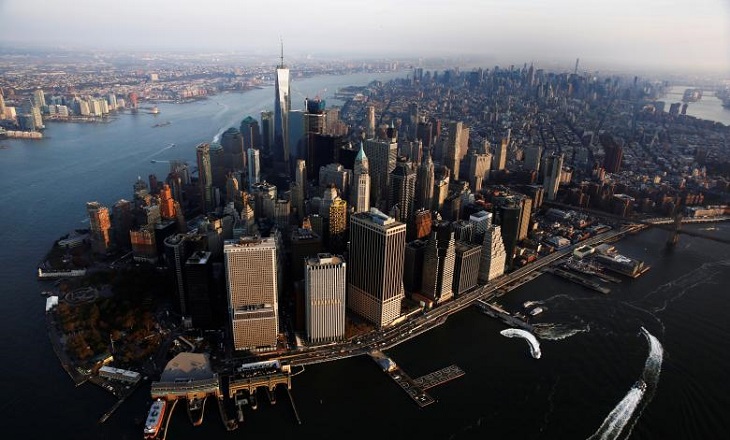 The rising sun lights One World Trade as it stands over the Manhattan borough of New York, U.S., November 2, 2016. REUTERS/Lucas Jackson